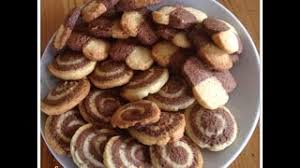 Une recette de biscuit vraiment facile à faire, délicieux avec une texture fondante ce que je recherche évidemment lorsque je prépare une fournée. Recette De Biscuits Bicolore Facile Et Rapide Youtube