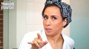 Sua cópia, idêntica fisicamente, tem diferenças de personalidade, sendo muito mais extrovertida e corajosa. Duas De Mim Novo Trailer Da Comedia Com Thalita Carauta Youtube