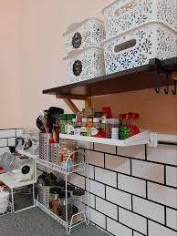 Susun barang dapur desainrumahid com susun barang dapur bekas plastik deli seperti ini selalu didatangkan dalam pelbagai saiz murah dan boleh ciknaa susun atur rak dapur murah. Guna Rak Kasut Susun Declutter Barang Dapur Bawah Sinki Kemas Hasilnya Mingguan Wanita