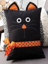 Autumn Quilt Patterns This Pillow Makes A Quick And Easy Decoration For The Season And It S Fun Too This Pat Cat Pillow Pattern Black Cat Pillow Cat Pillow