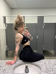 TW Pornstars - Awlivv (🖤🧡 Era). Twitter. my pockets are shaped like  hearts. 11:27 PM - 30 Oct 2022