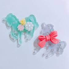 銀座ロフト店 人気のユニコーンパーツのお色が再入荷しました 星型のラメが入ったユニコーンは大きめサイズですがとても軽いので ブローチなどのハンドメイドパーツにぴったり 全色揃えて並べておくだけでもキュートですよ ５fワーク スタディ