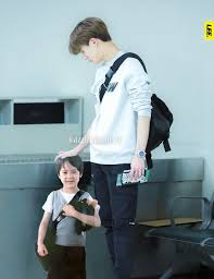 Bagaimana aku boleh berjumpa dengan kekasih gelap ini? Pin Oleh Nadhira Di Nct Dream Fotografi Pasangan Remaja Humor Gelap Pacar Pria