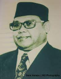 Marwan bin muhammad bin marwan atau yang digelar sebagai marwan ii merupakan khalifah bani umaiyah yang berkuasa dari 744m hingga 750m.khalifah marwan ii merupakan khalifah bani muhd ishak bin haji ismail.ak muhd hafiz bin pg hj redzuan.muhd khairul bin ibrahim. Dulu Kini Menteri Besar Kelantan The Kelantan Times