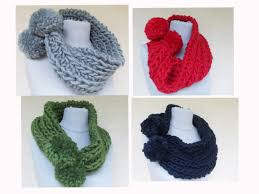 Pompon wolle ist eine flauschige wolle mit vielen bã¶mmelchen, welche in die. Strickanleitung Fur Eleganten Schal Mit Bommeln Unisex Grobstrick Wollschal Strickschal Slouchy