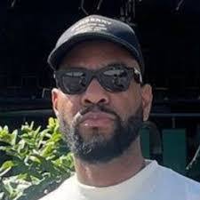 Kim Bracken's Instagram, Twitter & Facebook