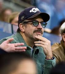 Jason Sudeikis wears a “Cheers” ball cap in honor of his uncle, the late  great George Wendt. #TedLasso #Cheers