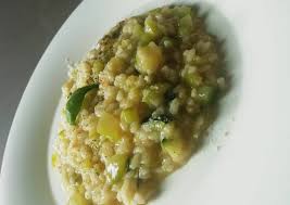 Después sazonaremos las rodajas de calabacín con pimienta y sal al gusto de cada uno por ambas caras. Risotto De Calabacin Facil Rapido Y Bueniiiiisimo Receta De Ainat En Su Cocina Cookpad