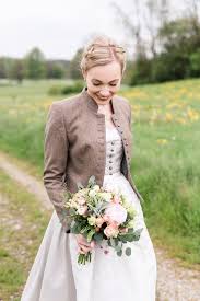 Das brautkleid stellt für die meisten damen eines der wichtigsten kleidungsstücke in ihrem leben dar. 14 Hochzeitskleider Ideen Hochzeit Braut Dirndl Dirndl Hochzeit