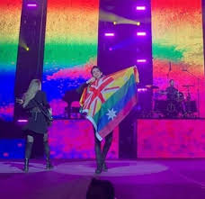 Sydney I M So Excited I M On Saturday In Melbourne Best Emo Bands Panic At The Disco Dark Heart