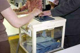 Lot de 2 hygiaphones de protection pour élections spécial urne et registre assesseur pour protéger les membres des bureaux de vote de vos communes en période d'élection, pensez aux ecrans de protection des personnes pour urne électorale et registre assesseur développés par direct signalétique. Quelles Sont Les Regles D Organisation Et D Agencement Des Bureaux De Vote