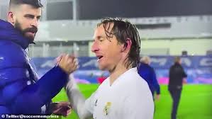 Modric juga sempat diincar rival abadi el real, barcelona. Luka Modric Told Gerard Pique You Re Waiting To Crack Now As Real Madrid Sealed Clasico S Crucial Victory Ali2day
