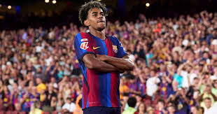 برشلونة 5-2 رايو فاييكانو: ثنائيتا رافينيا ويامال تقودان برشلونة إلى اكتساح ضيفه في كامب نو