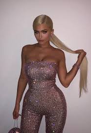 Los Looks De Cumpleanos De Kylie Jenner Ya Estan Disponibles En Su Version Asequible