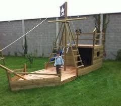 Piratenschiff Im Garten Rabbithouses In 2020 Play Houses Pirate Ship Playhouse Pirate Ship