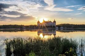 23 Fantastische Orte Die Du Wirklich Alle In Sachsen Findest Naturbilder Disneyland Schloss Moritzburg