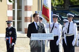 Le gardien de la paix intervient sur les accidents graves, sur les infractions au code de la route, fait beaucoup de contrôles de vitesse, et de contrôles contre la prise de stupéfiants. Allocution Du Ministre De L Interieur Lors De La Ceremonie De Sortie De La 250eme Promotion Des Gardiens De La Paix Et De La 122eme Promotion D Interventions Archives Christophe Castaner