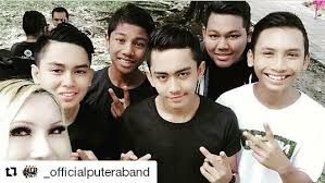 Download lagu rebahku tanpadia mp3 gratis dalam format mp3 dan mp4. Biodata Penuh Haziq Putera Band Penyanyi Lagu Rebahku Tanpa Dia Picisan Hakim Ramli