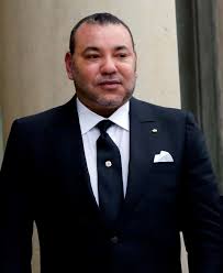 Le roi du maroc est le chef de l'état du maroc, dans le cadre de la monarchie constitutionnelle définie dans la constitution marocaine, dont l'article 41 fait de lui le commandeur des croyants (amir al mouminine), responsable du domaine religieux. Plainte Du Roi Du Maroc Contre Deux Journalistes Francais