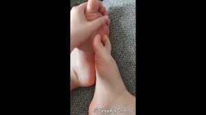 Adorar mis pies pequeños sexy por celeste travieso