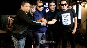 Berikut chord kunci gitar dan lirik lagu aku masih sayang. Chord Gitar St12 Aku Masih Sayang Kau Rinduku Jiwaku Indah Memanggil Dirimu Tribunnews Com Mobile