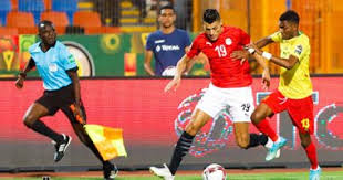 مصر والكاميرون التوتر والعصبية سيطرا على أداء حكم المباراة اليوم السابع