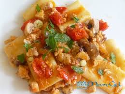 Serve the pasta in individual bowls with a spoonful of additional sauce and offer the cheese at the table. Ricetta Primi Piatti Pasta Paccheri Con Ragu Di Pesce Spada Alla Siciliana Ricette Online Maregel Tante Ricette Palermitane E Siciliane Gustose E Pronte In Poco Tempo