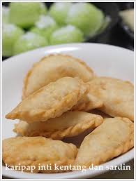 Ubi kentang sering digunakan sebagai inti karipap, adakalanya inti ubi keledek juga digunakan. Karipap Rangup Inti Sardin Dan Kentang Jintanmanis Com Lives From Osaka Japan