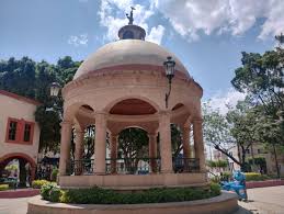 Arzobispo emérito Ulises Macías visita León; recuerda su infancia en Barrio  Arriba