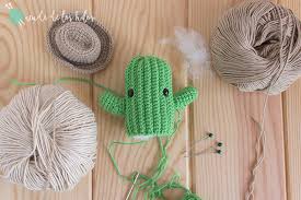 Encuentra todos los patrones para crochet que hay en la web y todo en la misma página web !! Cal Cactus Patron Cactus Amigurumi Gratis Amigurumi Duende De Los Hilos