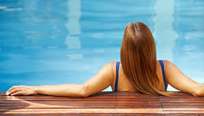 You may have heard that chlorine from swimming pools causes the green tint. Here S Why Chlorine Can Turn Your Hair Green Hellogiggles