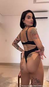 Lola Benvenutti, uma gata de curvas incrivelmente sedutoras, tá se exibindo  com toda a sua sensualidade! - Diabinhas Xvideos Onlyfans