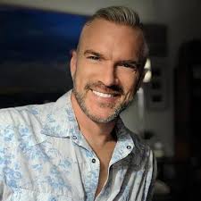 Shane Riggs's Instagram, Twitter & Facebook