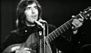 He has been married to candela tiffón since december 1977. El Joven Serrat A Pie Ctxt Es