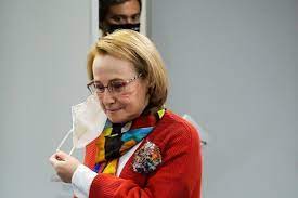 The question of the third dose has two components: Graca Freitas Em Isolamento Apos Contacto Com Caso De Covid 19 Portugal Sabado