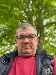 Urokiem posiadania dorosłych dzieci jest to ,że wyjmujesz tyle samo miłości  ile włożyłeś ❣️Teraz mama siedzi obok😊Pozdrawiam wszystkich  rodziców-Joanna😍