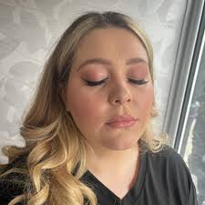 Wedding guest make up for this...