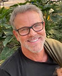 Does any 1 have a acc for a week for me test before I buy