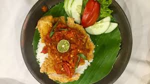 Ayam geprek, ayam goreng tepung yang digeprek lalu disajikan pakai sambal bawang. Blue Kumparan Com Image Upload Fl Progressive F