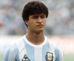 Jun 26, 2021 · el programa golazo de américa, emitido por la cadena internacional de telesur, cuenta este sábado con la compañía del exfutbolista y técnico argentino, claudio borghi, quien analiza la. Futbol Todo Claudio Borghi Dicen Que Despues De Maradona Fui El Mejor Jugador Del Futbol Argentino Futbol Todo