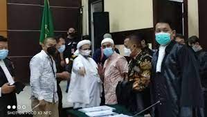 Sebelumnya, majelis hakim memutuskan menunda sidang pembacaan dakwaan terhadap habib rizieq shihab pada selasa (16/3) lalu. Engt Nioumigxm