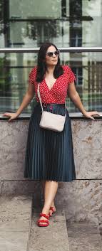 Outfit Ideen Sommer Outfit Mit Wickelkleid Outfit Mit Wickelkleid Faltenrock Kombinieren Sandalen Rotes Kleid Zara H M Stell Wickelkleid Outfit Kleider