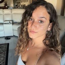 Lush cosmetics contain artificial dyes