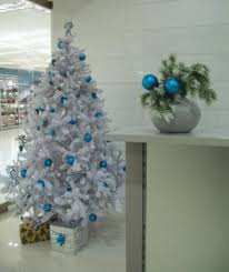 The most common blue christmas decor material is cotton. Blue Christmas Tree Decorating Ideas Adding Cool Elegance To Winter Holiday Decor