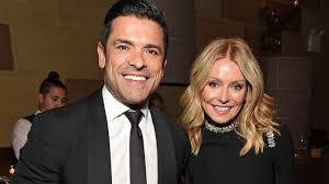 Astrological advice for kelly ripa, sting, annie leibovitz, avery brooks and others born on this date. Kelly Ripa Reveals The 2019 Consuelos Family Holiday Card Gma