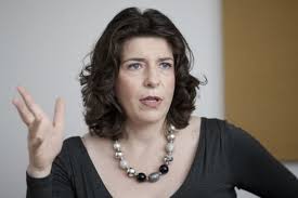 Éles kritikákat fogalmaz meg a jelenlegi kormányzó erők ellenében. Klara Dobrev Alchetron The Free Social Encyclopedia