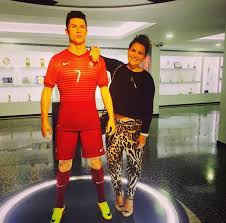 Katia aveiro is a portuguese singer, tv personality, and businesswoman, better known as the sister of portuguese footballer cristiano ronaldo. Tcr On Twitter Cristiano Ronaldo S Sister Katia Aveiro In Her Brother S Museum With His Statue Thecronaldofan Http T Co Dxa1ddiqrs