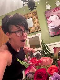 I ain't gonna lie….while it is truly a pleasure to give(well….make!)  beautiful flowers for others….. It feels pretty darn good getting beautiful  flowers too! I've never received one of Donna 's creations