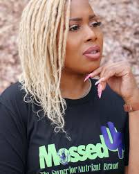 I heard it is #nationalwomensday I am so many things to so many people but  being a WOMAN is definitely TOP TIER 🏆 #MOSSEDUP #AFROALLURE  #REBRANDTHEHUSTLE