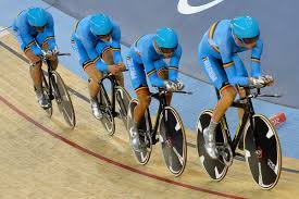 In feite werden alle baanraces alleen door mannelijke atleten betwist tot 1988, toen de individuele sprint voor vrouwen werd gehouden. Baanwielrennen Team Belgium
